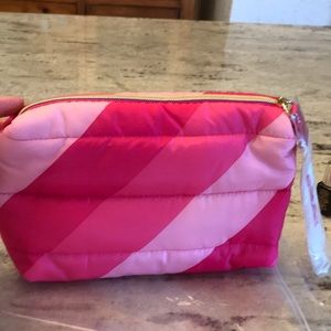 Free with any $25 purchase Estée Lauder make up pouch